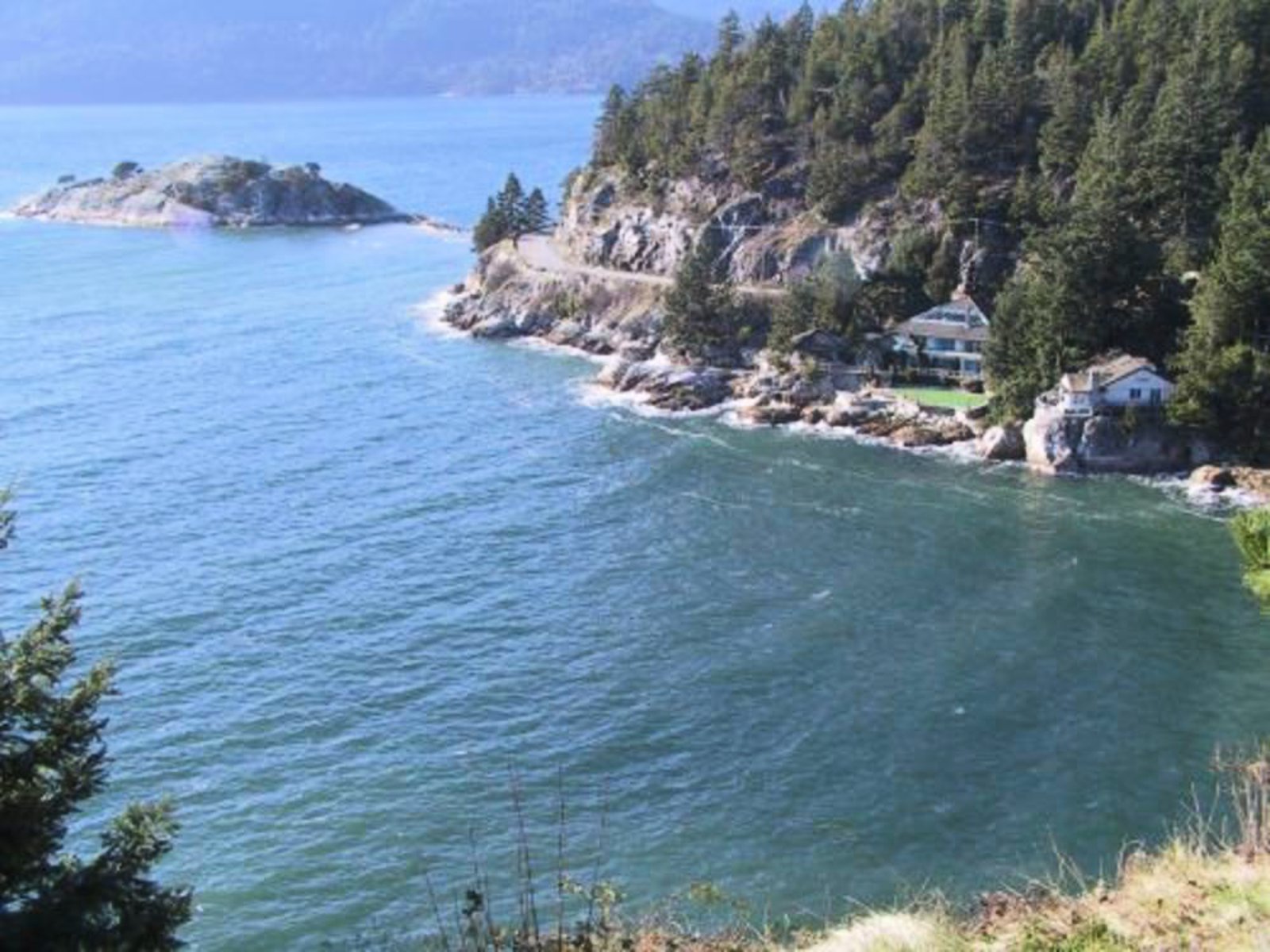 7040 Marine Drive, West Vancouver, BC Real Estate by Tom Hassan