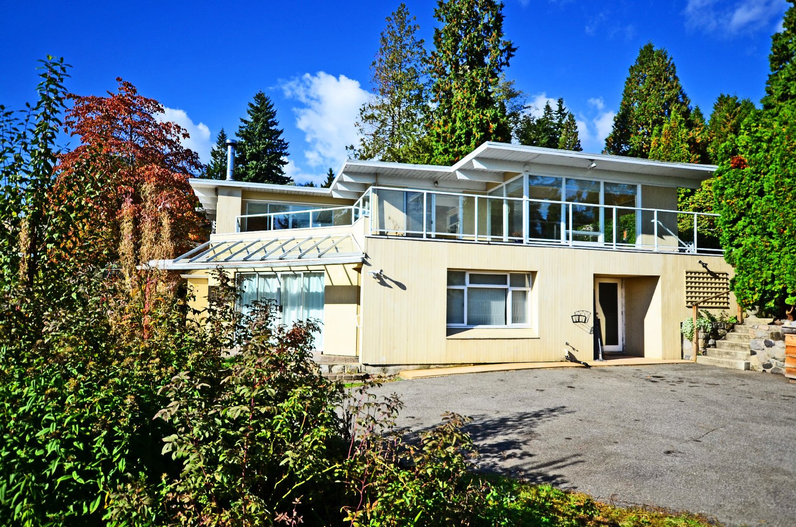 1295 Ottawa Avenue, West Vancouver, BC Real Estate by Tom Hassan