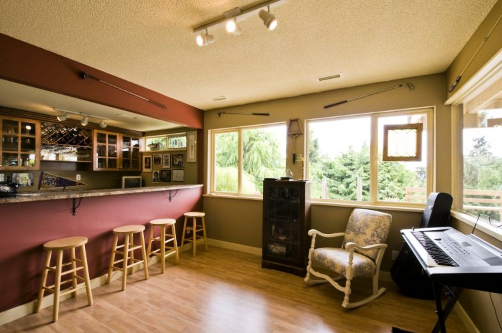 Bar/Entertaining Lower level