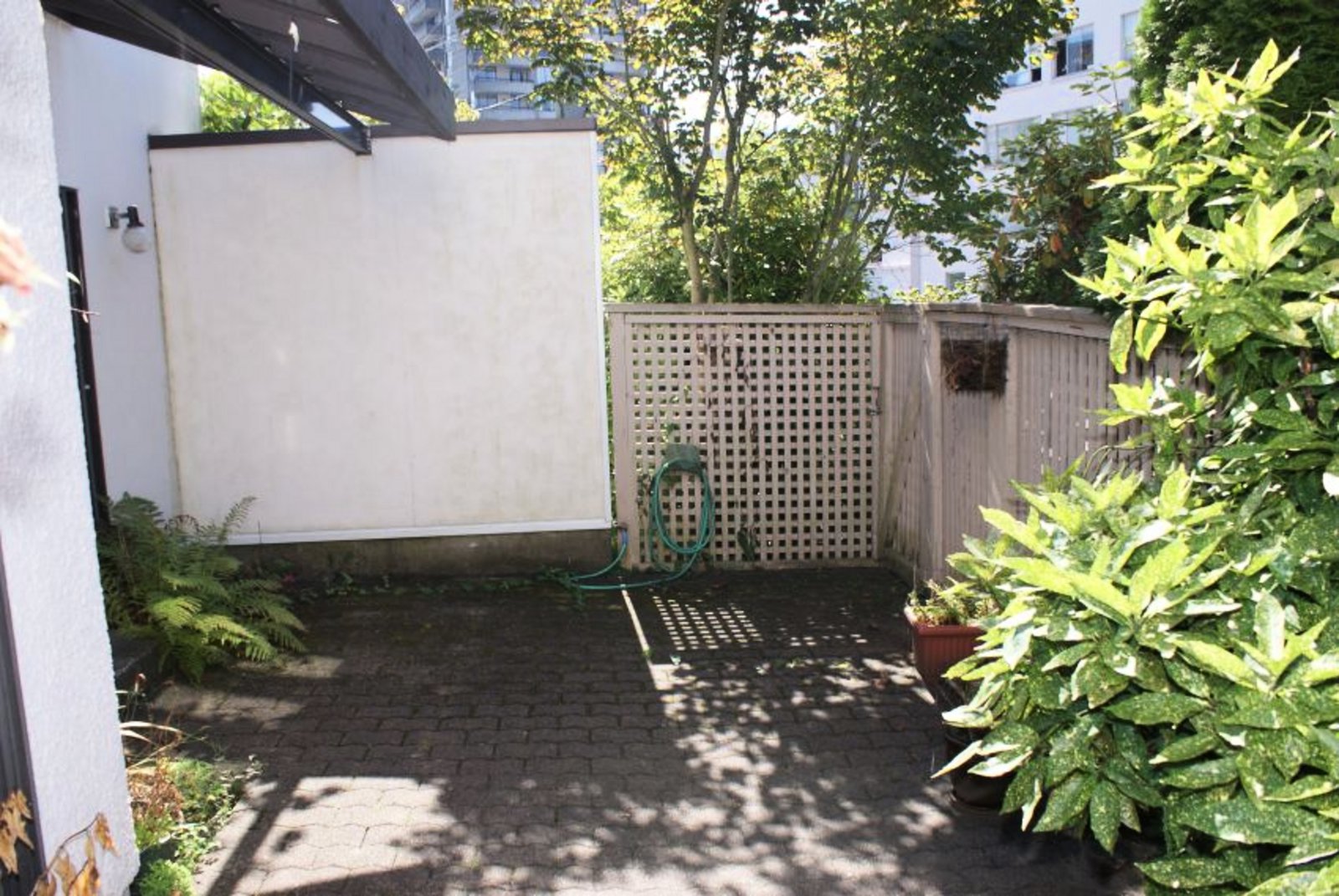 Private Courtyard with Street Entrance