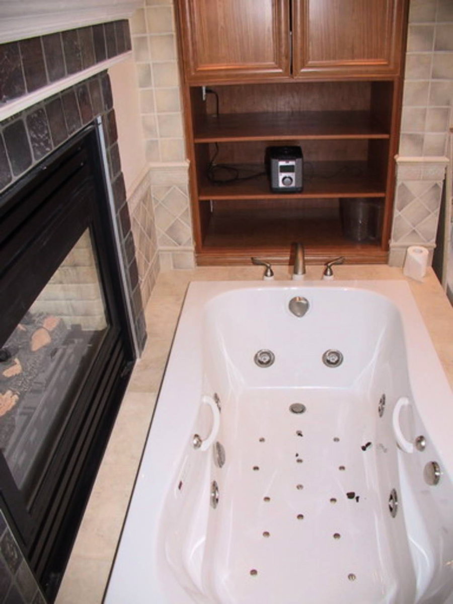 Master Bedroom Ensuite Jetted tub, gas fireplace, heated floors