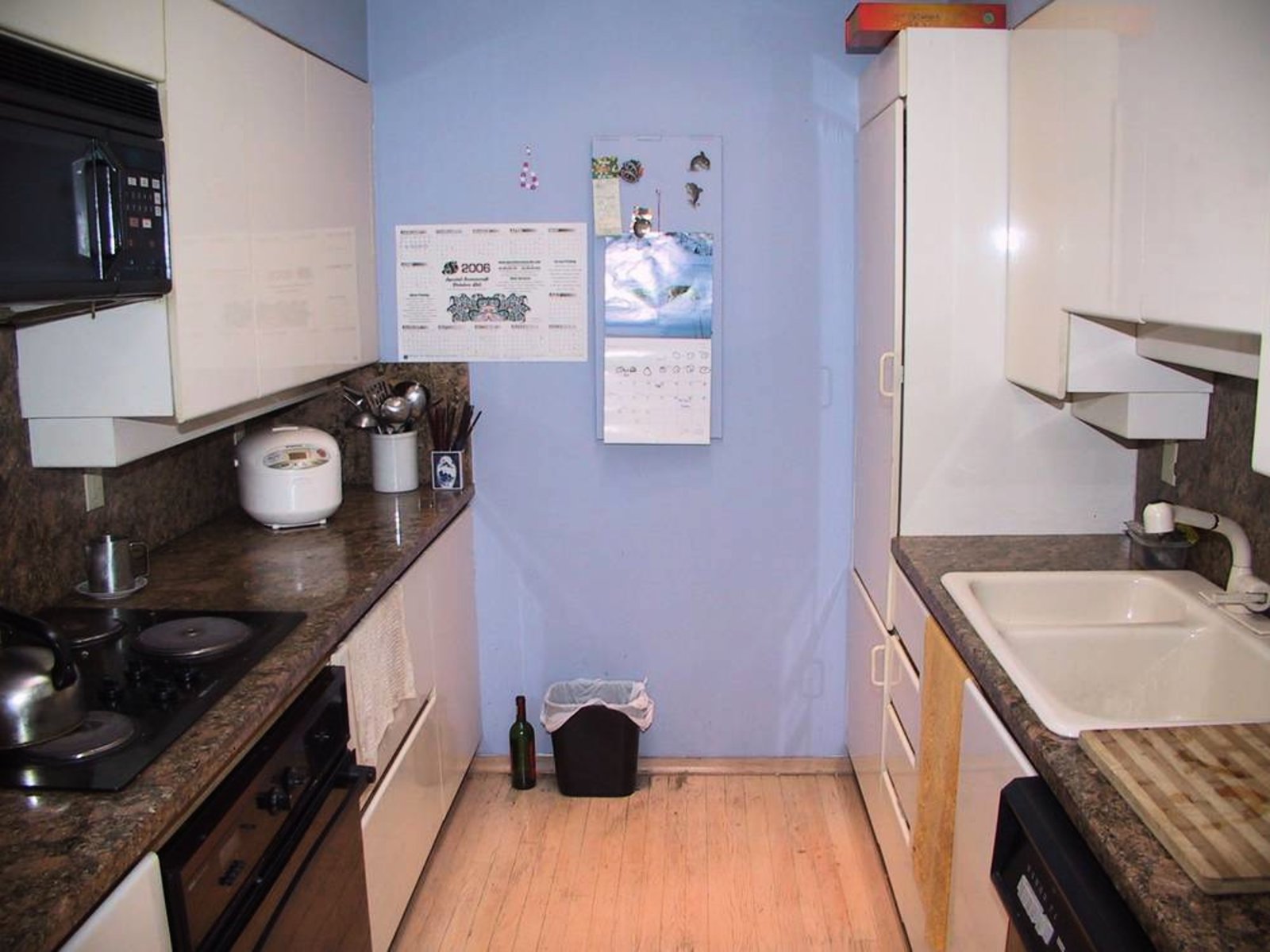 Kitchen Granite countertops and newer cabinets and appliances