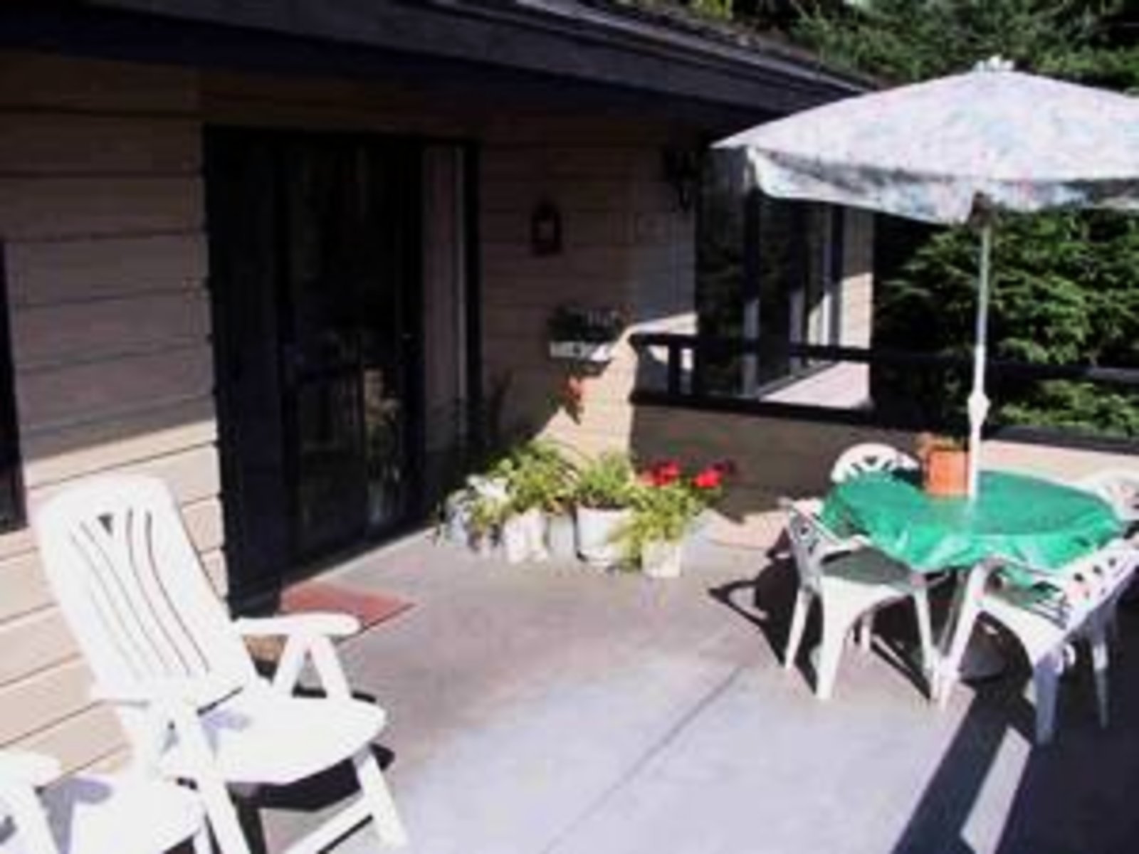 Sundeck Southfacing with all day sunshine and fantastic ocean views.