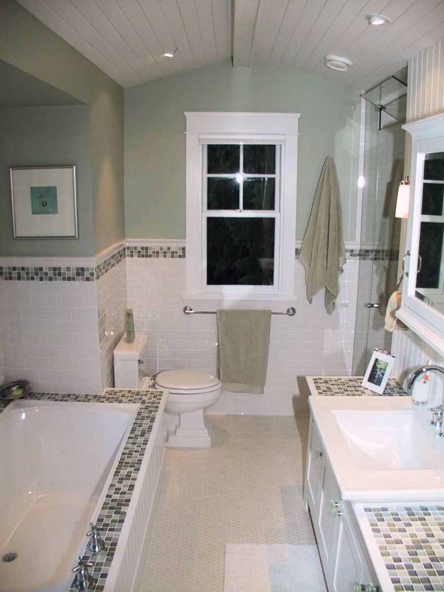 Master Bathroom Sunken bathtub, steam shower, vaulted ceilings