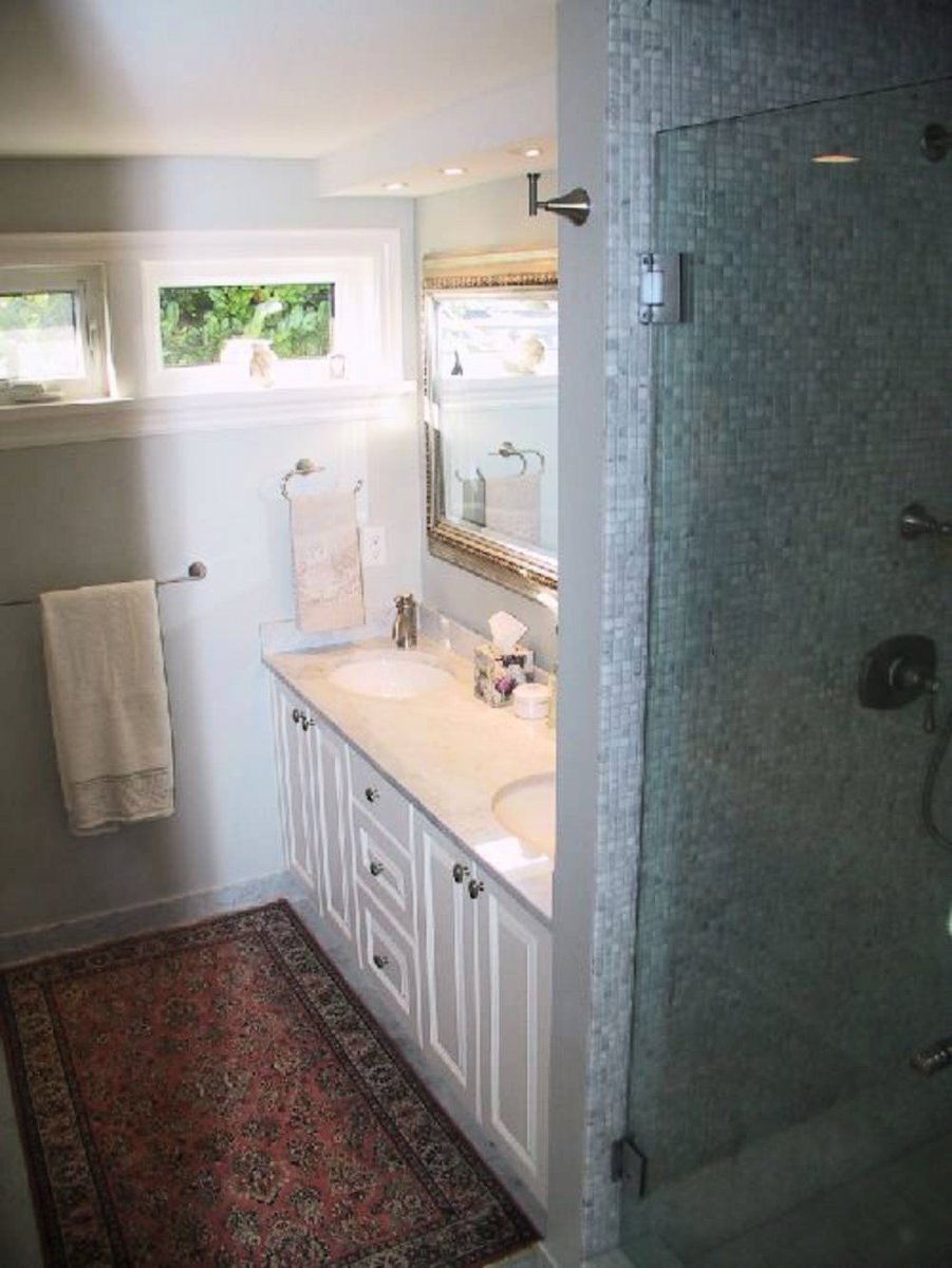 Main Bathroom Large jetted soaker tub, Italian marble countertops, heated floors, separate shower, 2 sinks.
