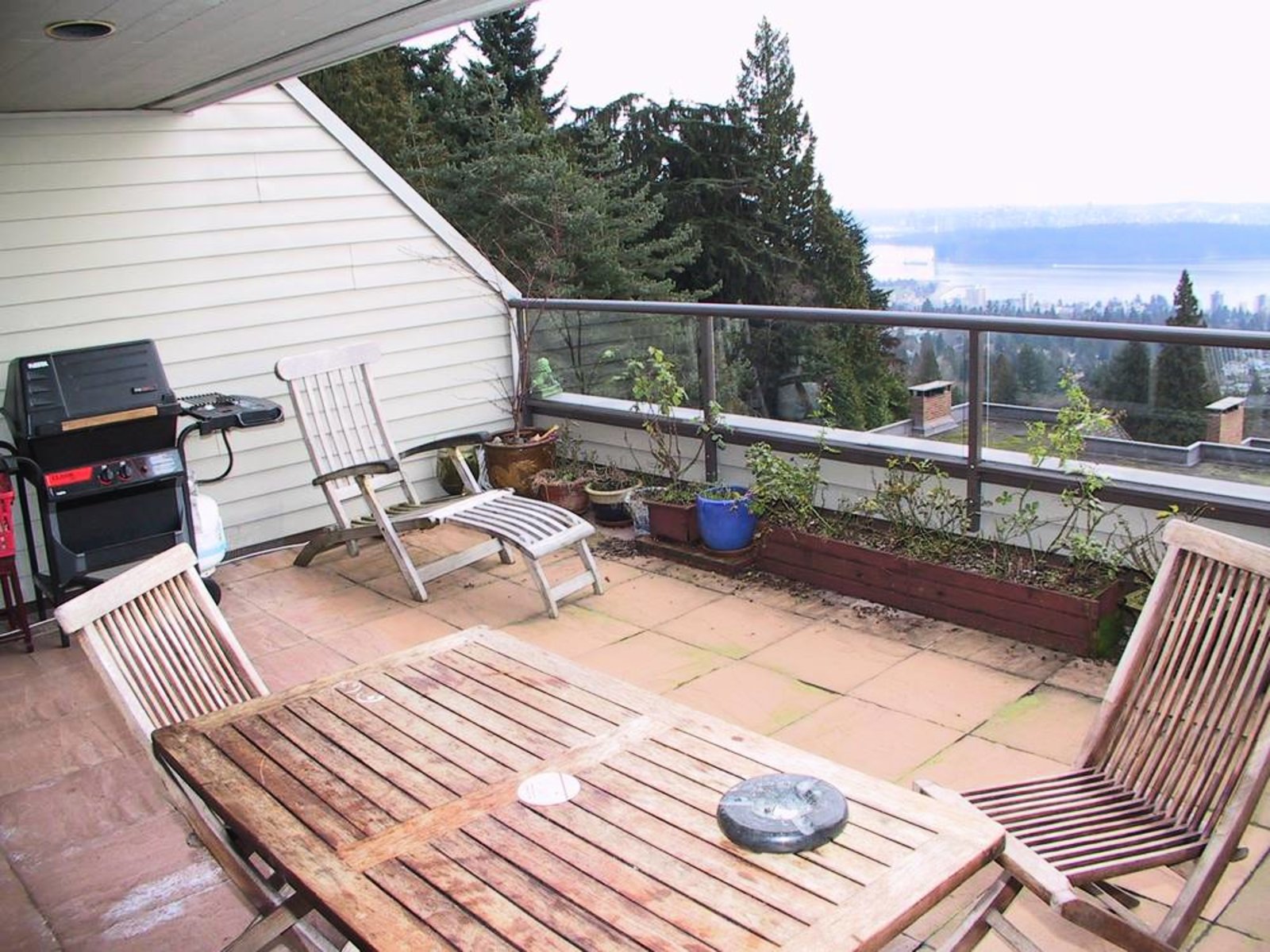 Main floor sundeck