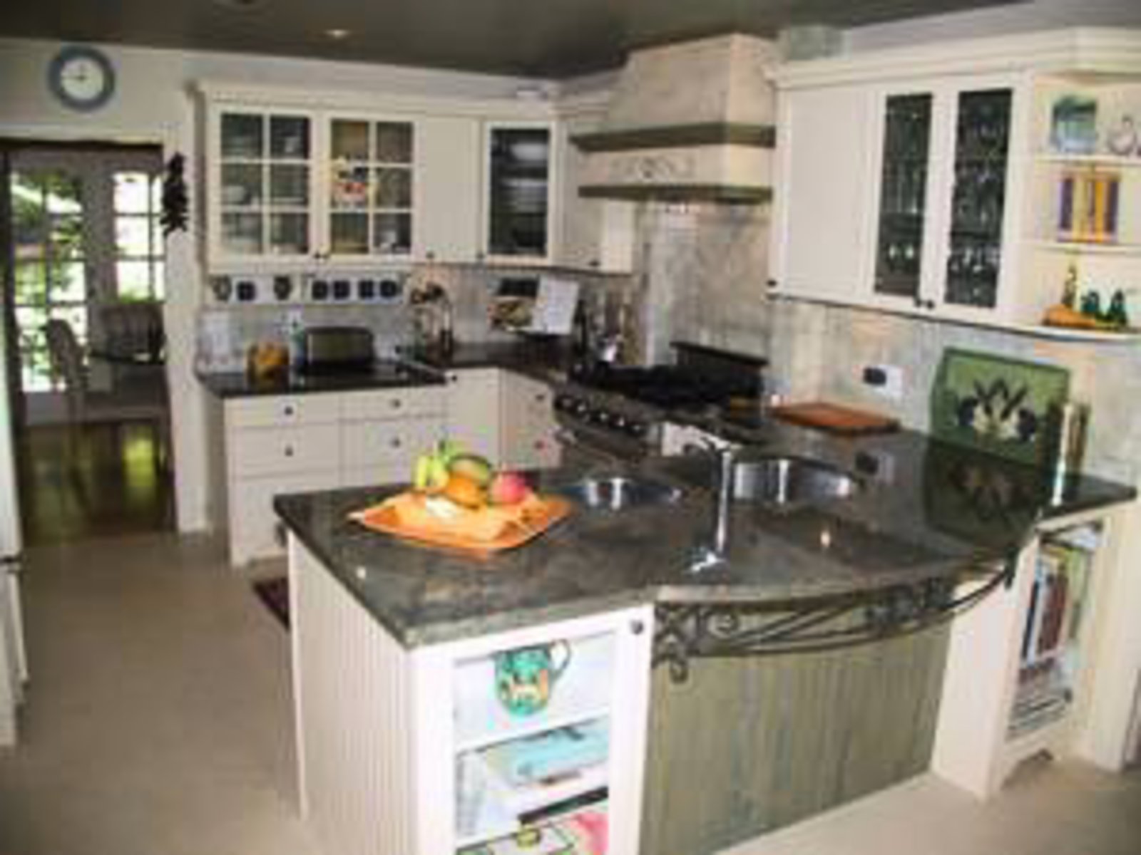 Gourmet Kitchen Top of the line appliances- subzerom Mielle, granite countertops